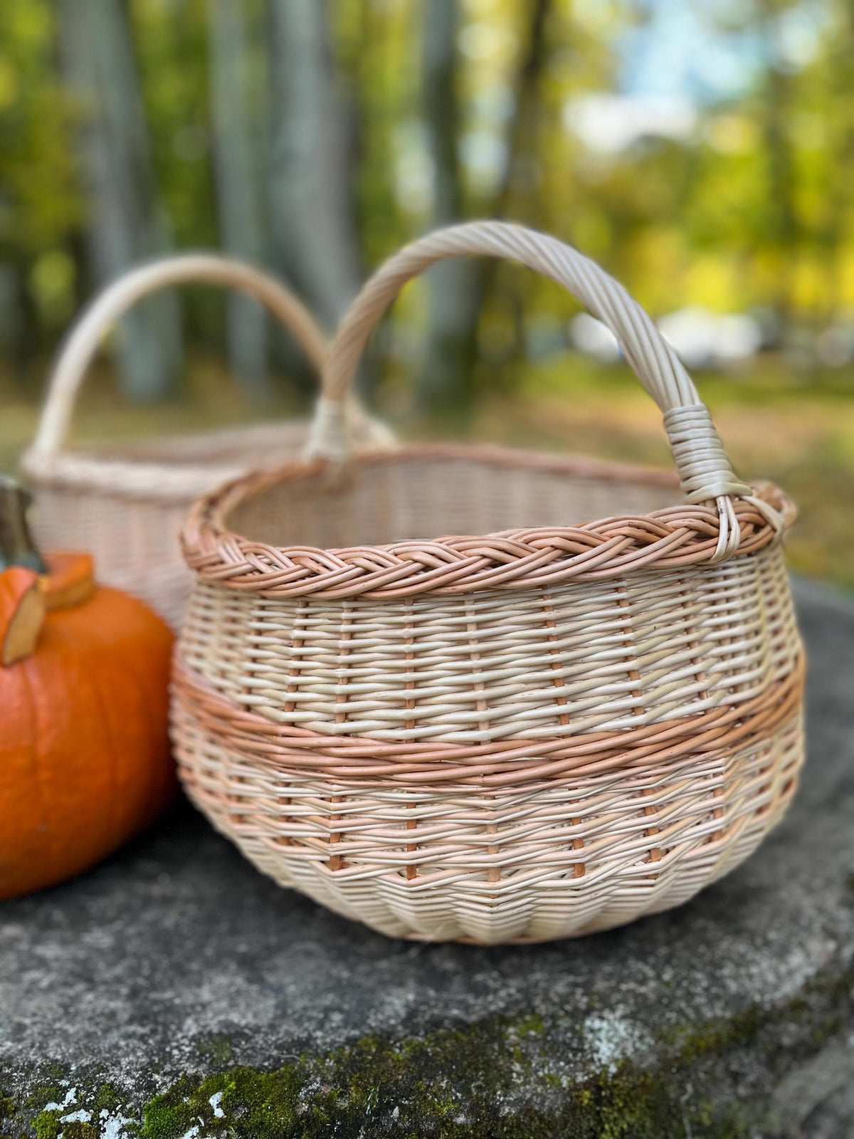NaturelyWoven Handmade Round Willow Foraging Basket with Handle
