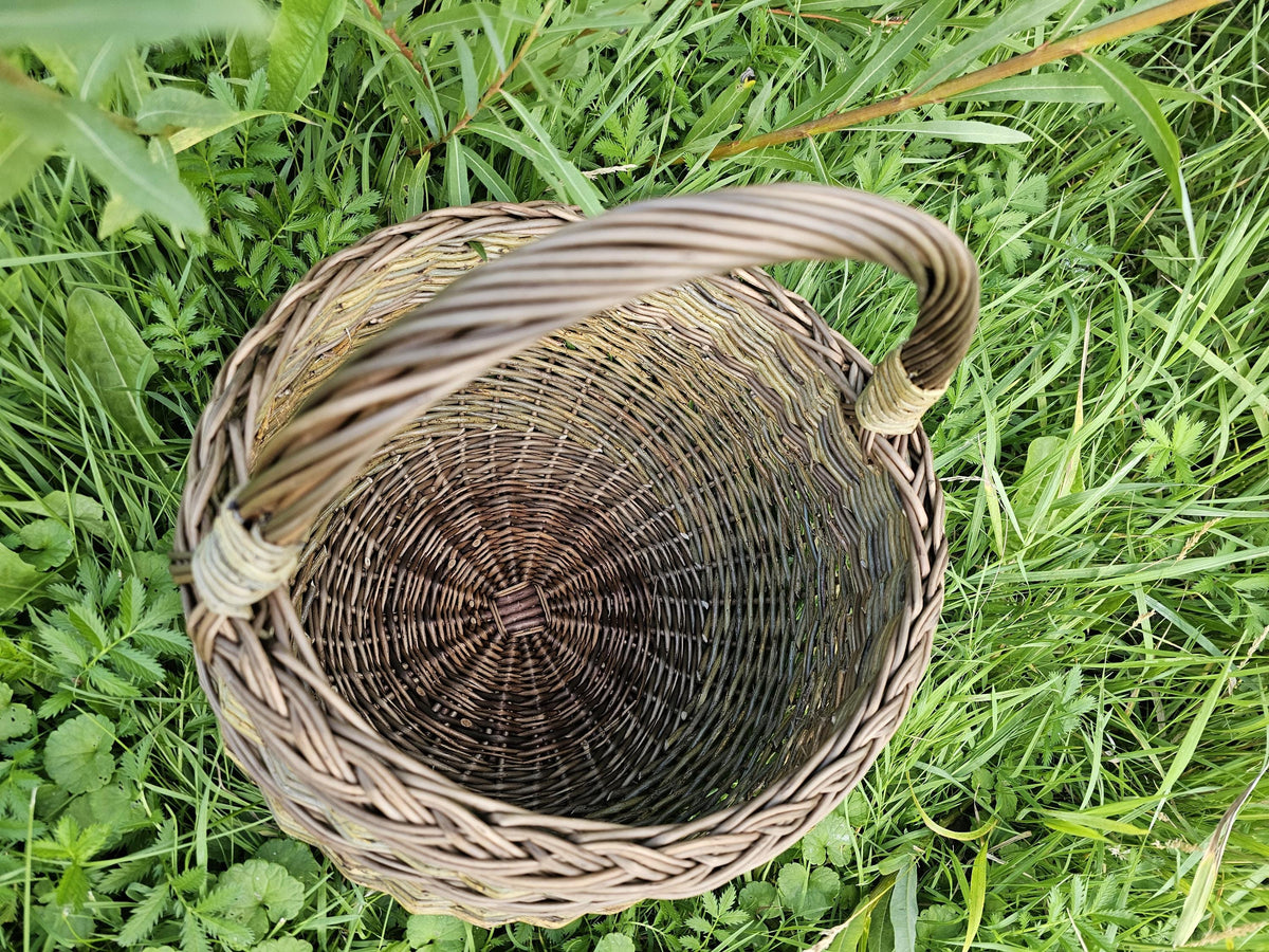 NaturelyWoven Handmade Round Willow Foraging Basket with Handle