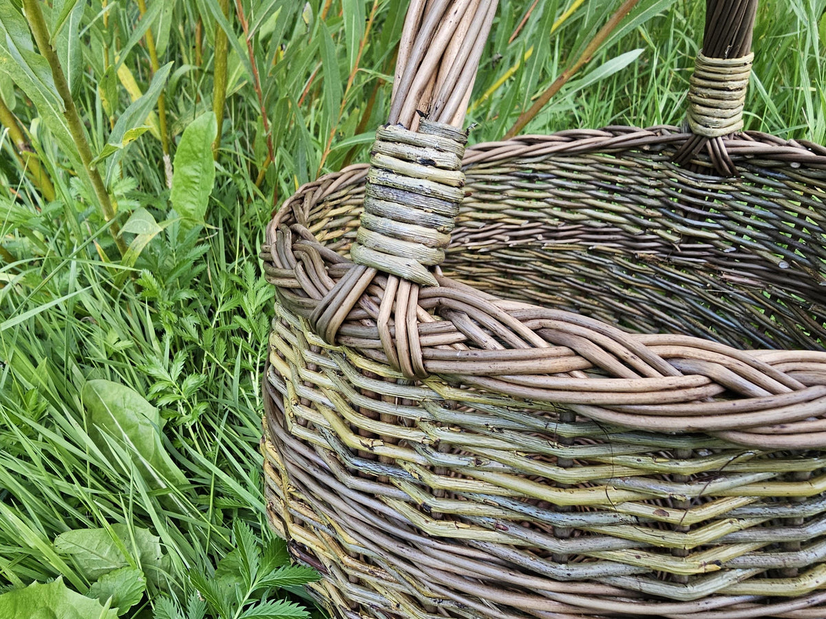 NaturelyWoven Handmade Round Willow Foraging Basket with Handle