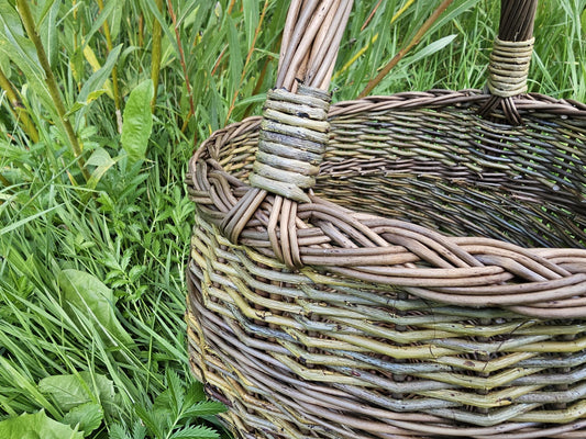 NaturelyWoven Handmade Round Willow Foraging Basket with Handle