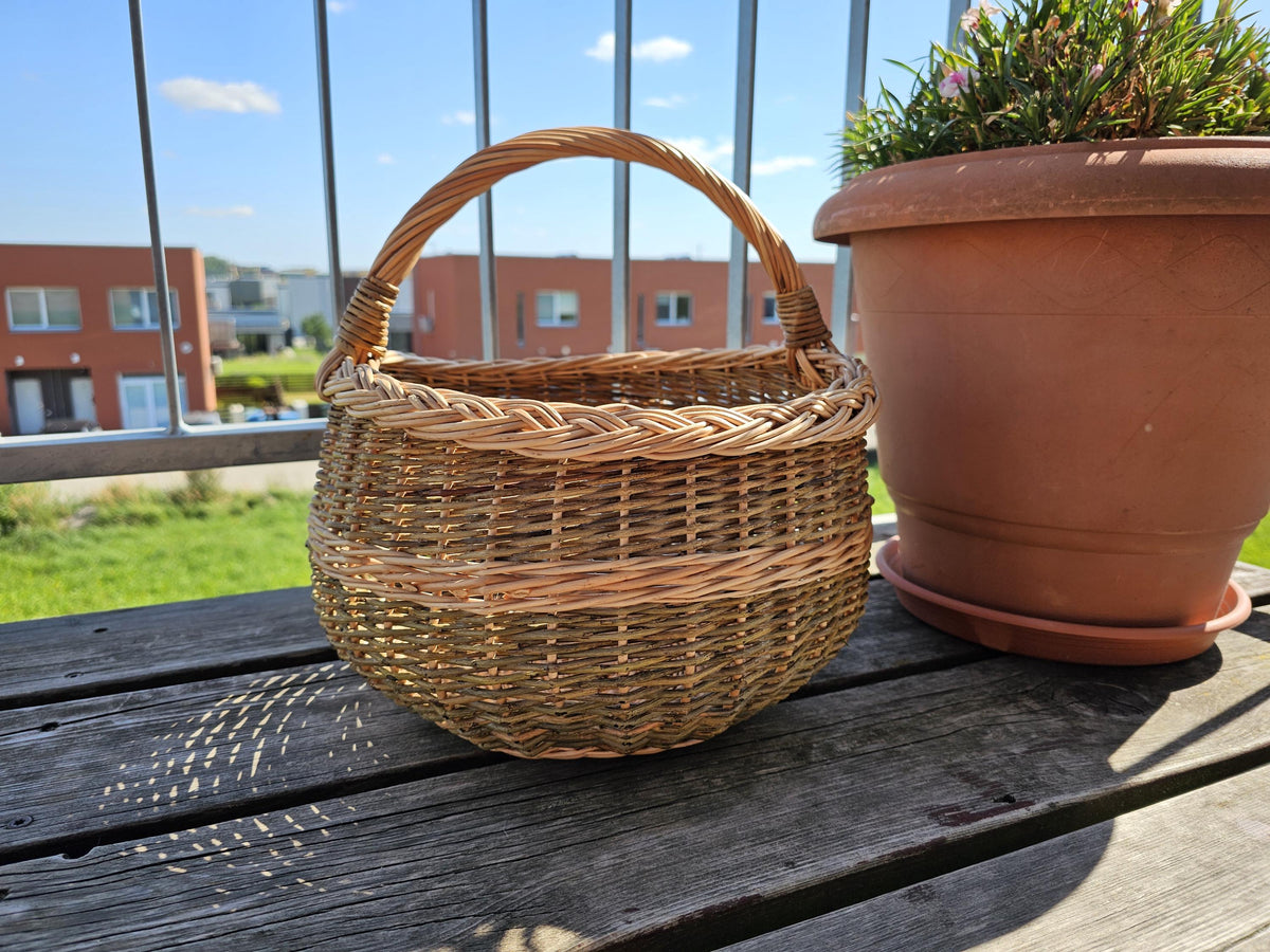 NaturelyWoven Handmade Round Willow Foraging Basket with Handle